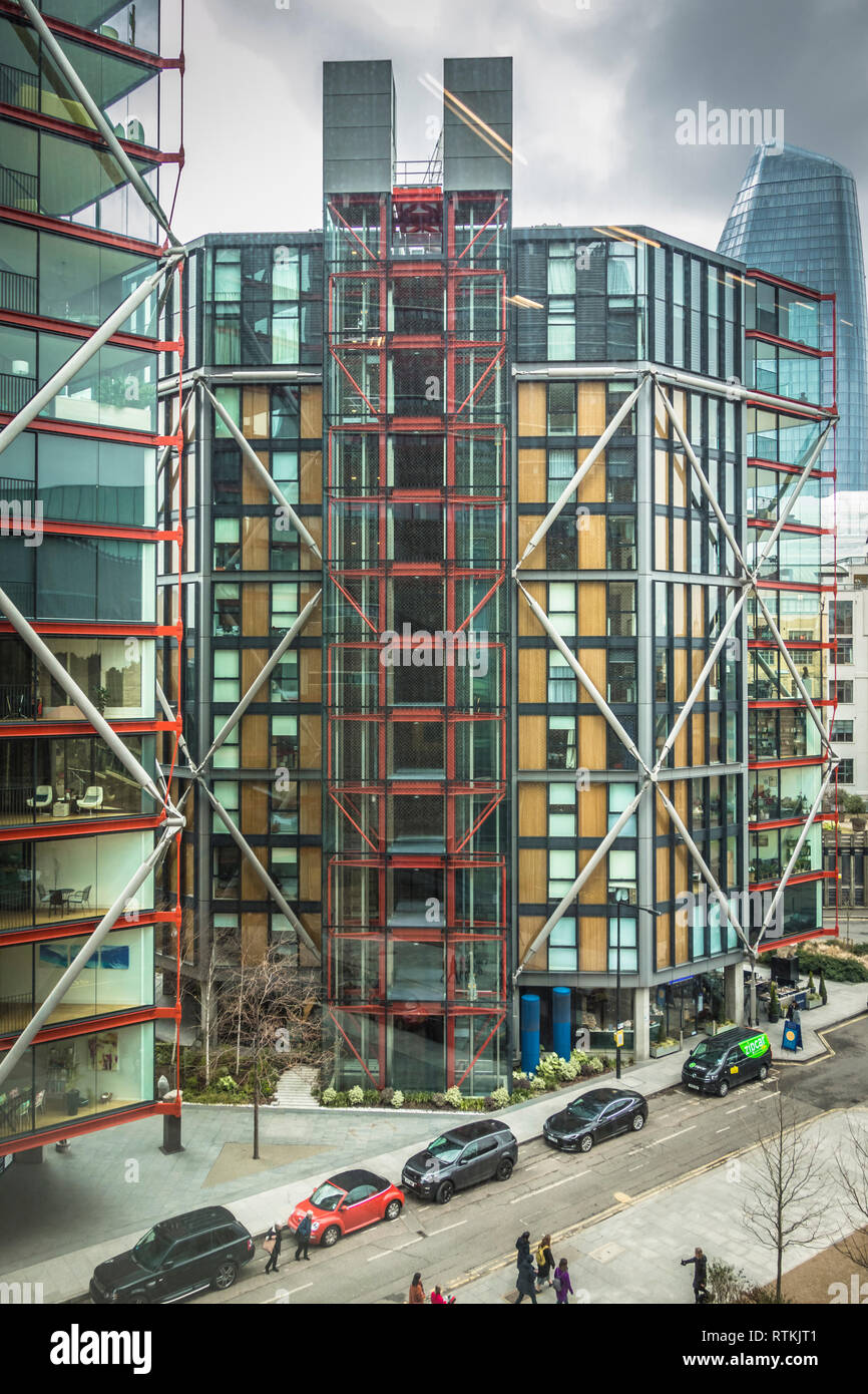 Die Neo Bankside Wohnungen als vom Schalter Haus, Tate Modern, London, UK gesehen Stockfoto