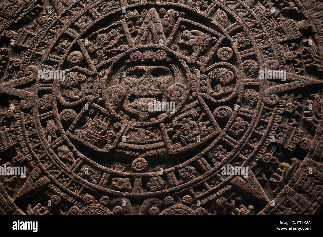 Der aztekischen Sonne Stein (Spanisch: Piedra del Sol) ist eine späte post-klassischen Mexica Skulptur im Nationalen Museum für Anthropologie in Mexiko Stadt. Stockfoto
