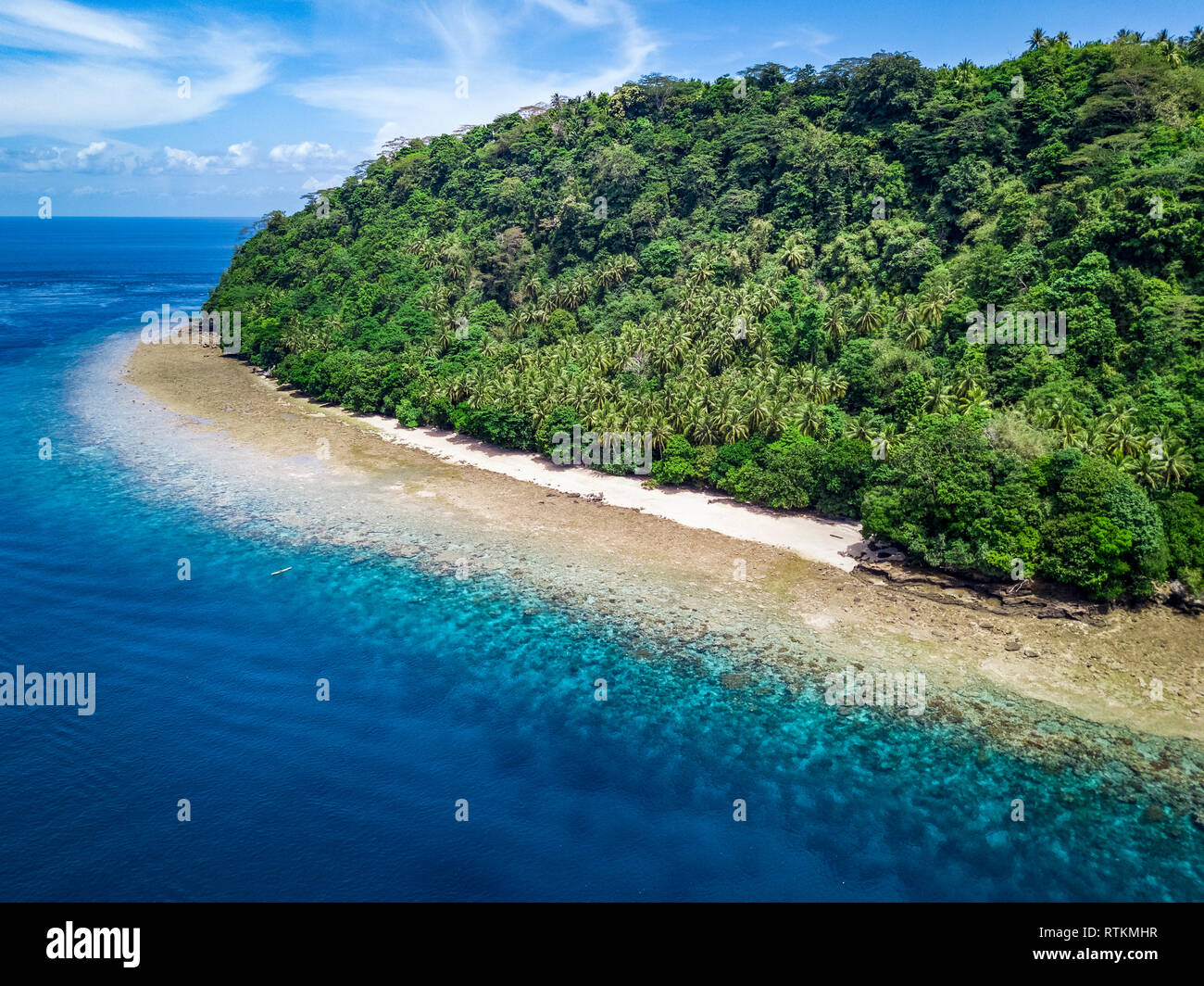 Luftaufnahme von Banda Besar Insel, Banda Inseln, Sumatra, Indonesien, Banda See, Pazifischer Ozean Stockfoto