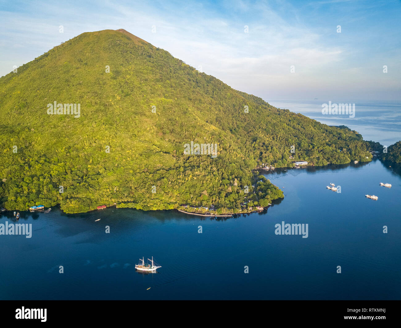 Banda Api, eine aktive Vulkaninsel, Banda Inseln, Sumatra, Indonesien, Banda See, Pazifischer Ozean Stockfoto