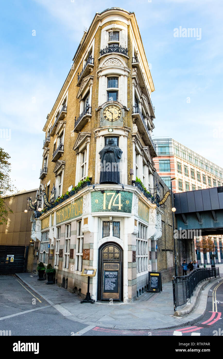 Die Black Friar Public House, Queen Victoria Street, Blackfriars, London Stockfoto