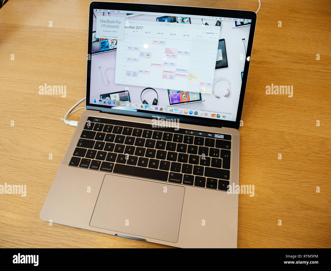 PARIS, Frankreich, 22.September 2017: Neuen Mac Book Pro mit Retina touch Bar Stockfoto