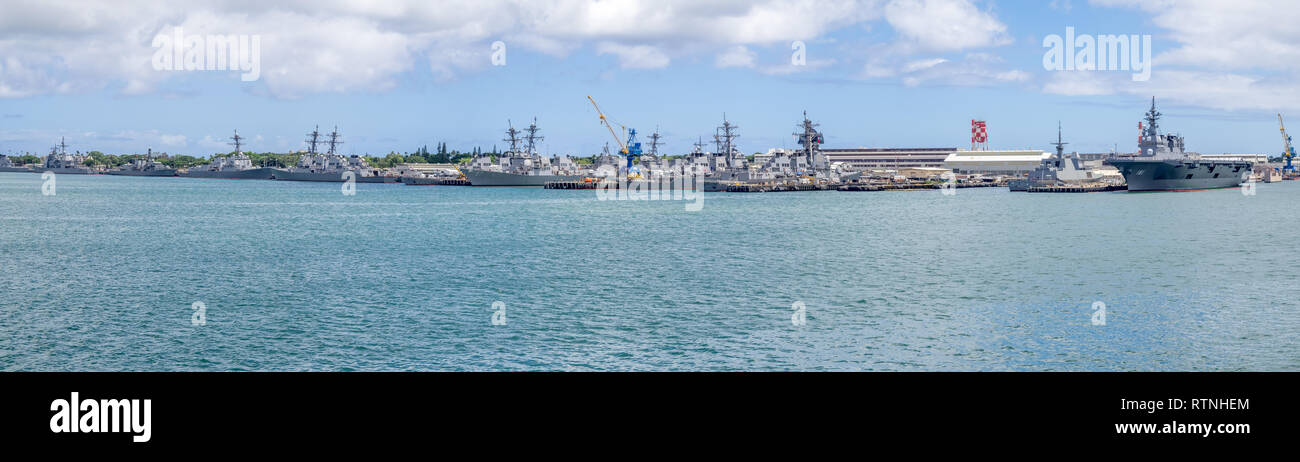 United States Naval Schiffe in Pearl Harbor am 5. August 2016 in Pearl Harbor, USA. Pearl Harbor ist das Hauptquartier der United States Pacific Fleet. Stockfoto