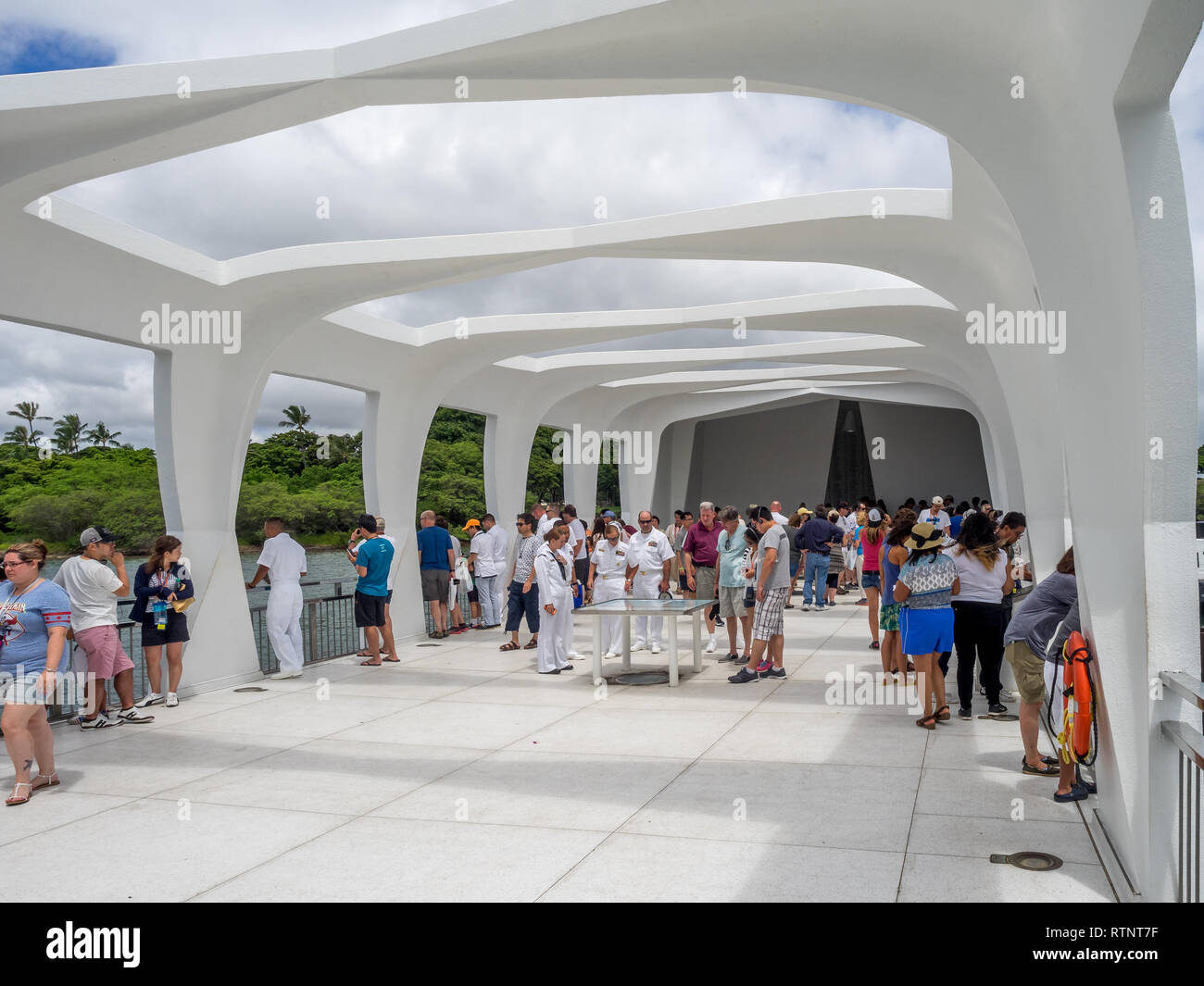 Die USS Arizona Memorial am 5. August 2016 in Pearl Harbor, USA. Memorial Marken Ruhestätte von Matrosen und Marines, die starb, als die USS Arizona war Stockfoto