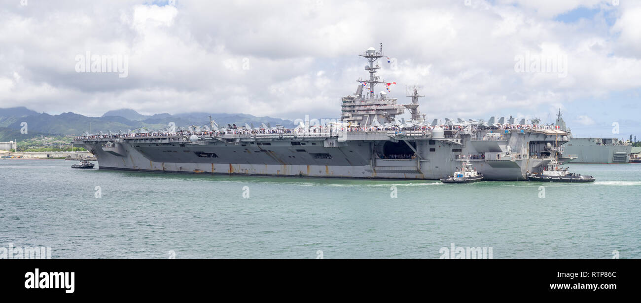 Die USS John C Stennis am 5. August 2016 in Pearl Harbor, USA. Die John C Stennis ist ein Nimitz-klasse atomgetriebenen Flugzeugträger. Stockfoto