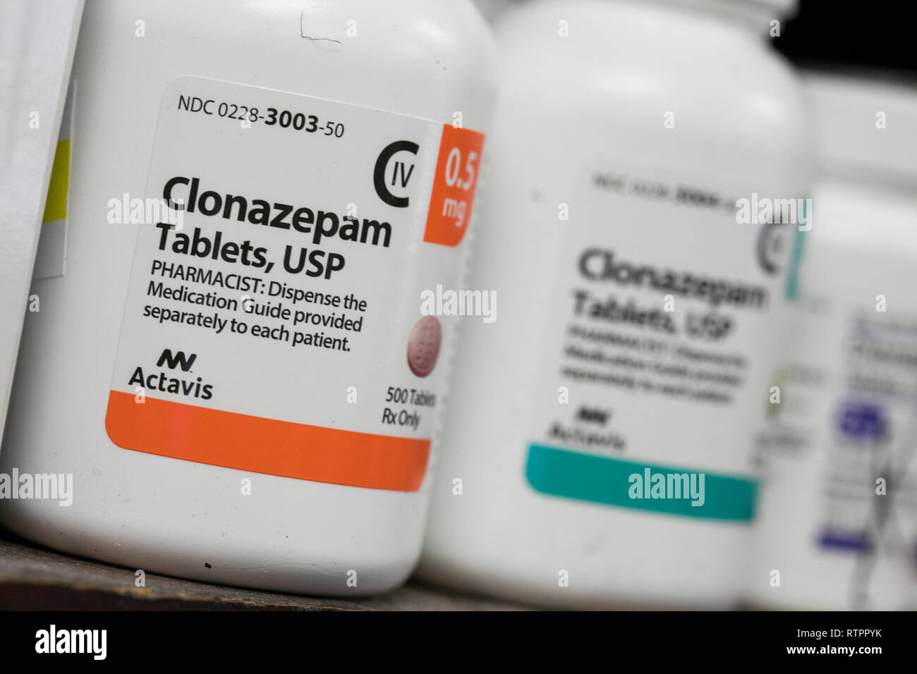 Flaschen Clonazepam verschreibungspflichtige Medikamente fotografiert in einer Apotheke. Stockfoto