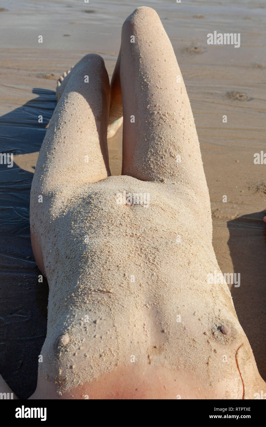 Fkk am nackte strand mädchen Bdsmsteifer penis