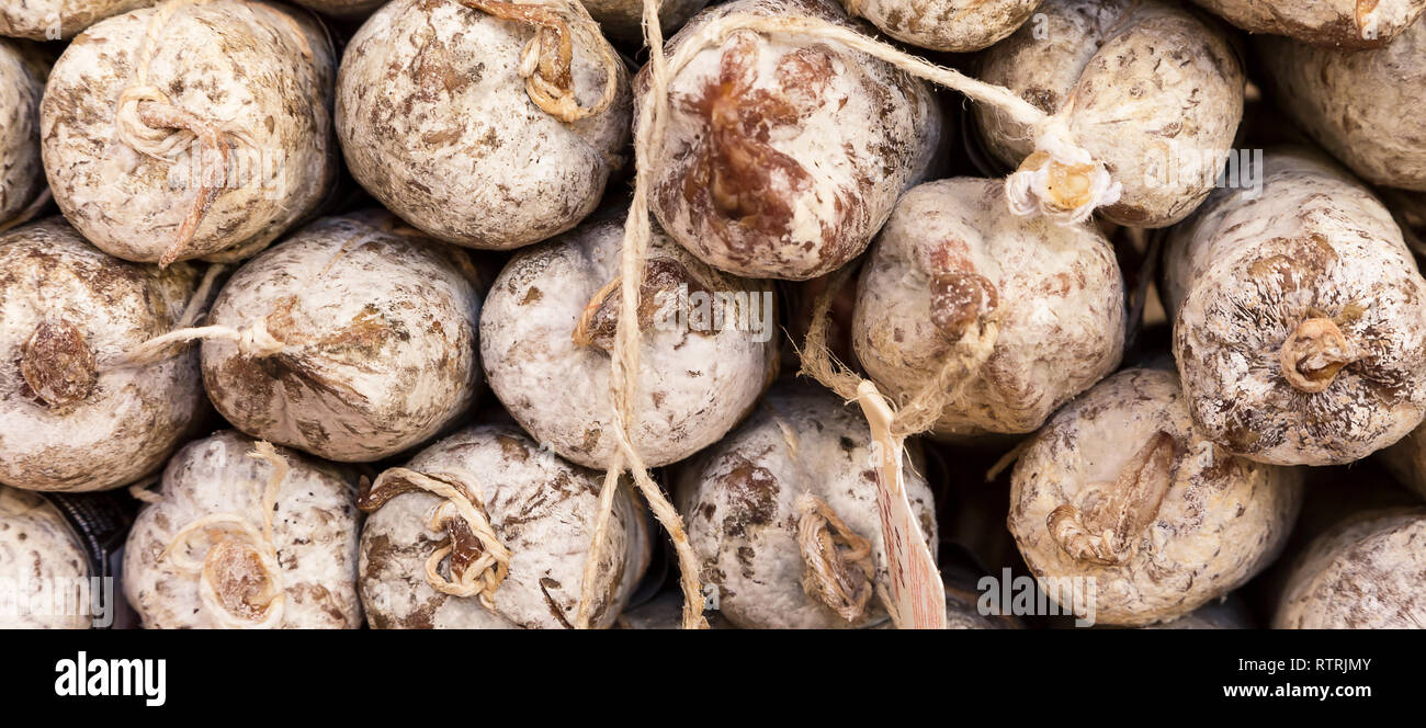 Gourmet italienische Salami Sticks mit Wurst Schimmel. Die Salami