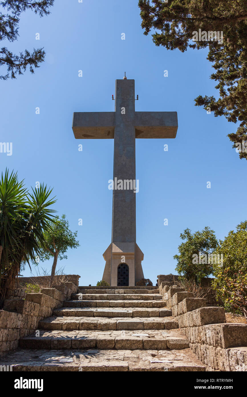 Kreuz am Berg Filerimos auf Rhodos Stockfoto