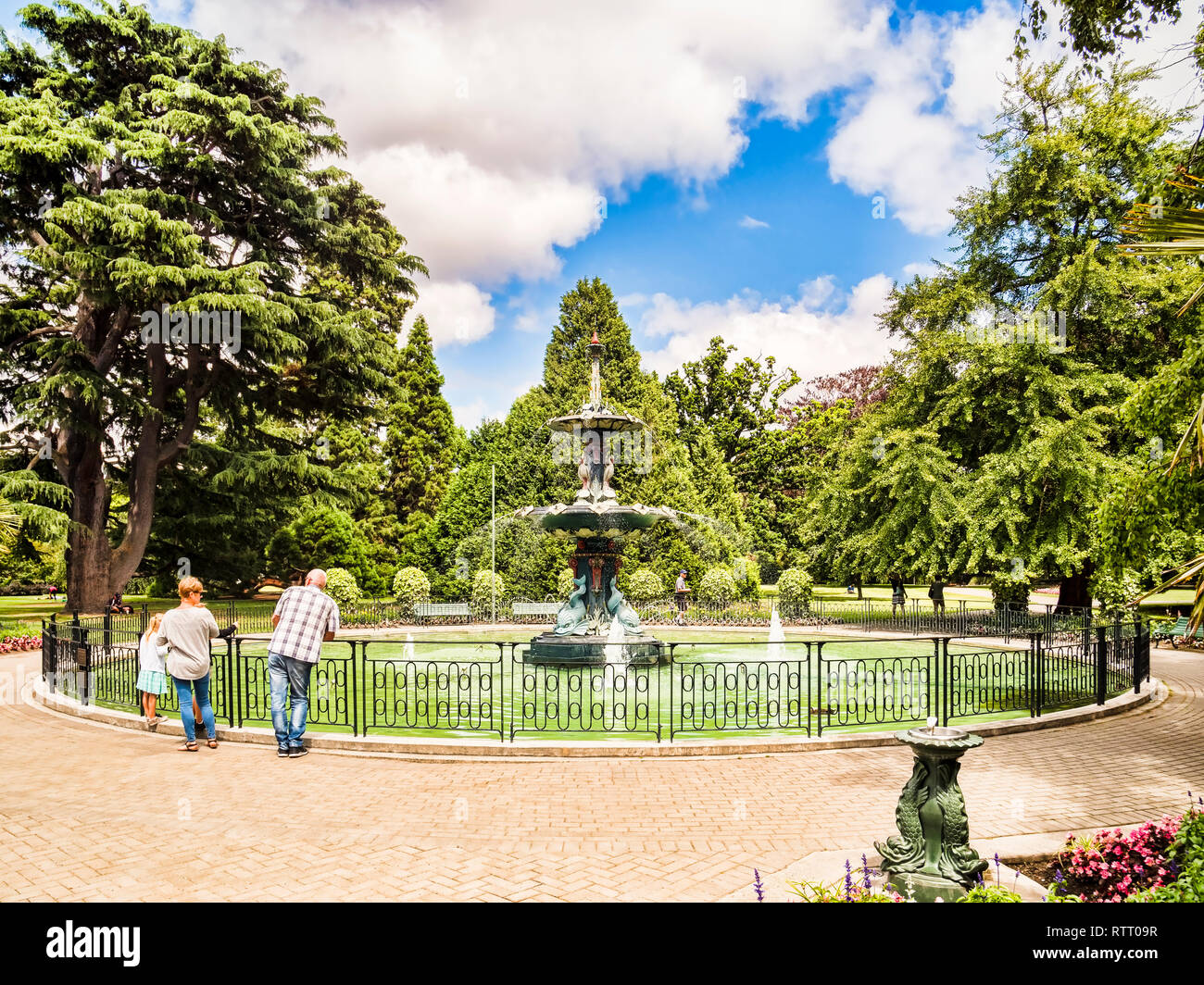 Vom 8. Januar 2019: Christchurch, Neuseeland - Der Pfau Brunnen in Christchurch Botanischer Gärten. Stockfoto