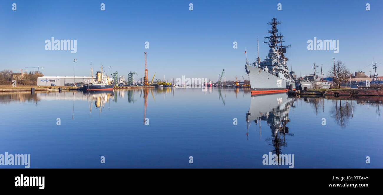 Panorama der marine Kriegsschiff im Hafen von Wilhelmshaven, Deutschland Stockfoto