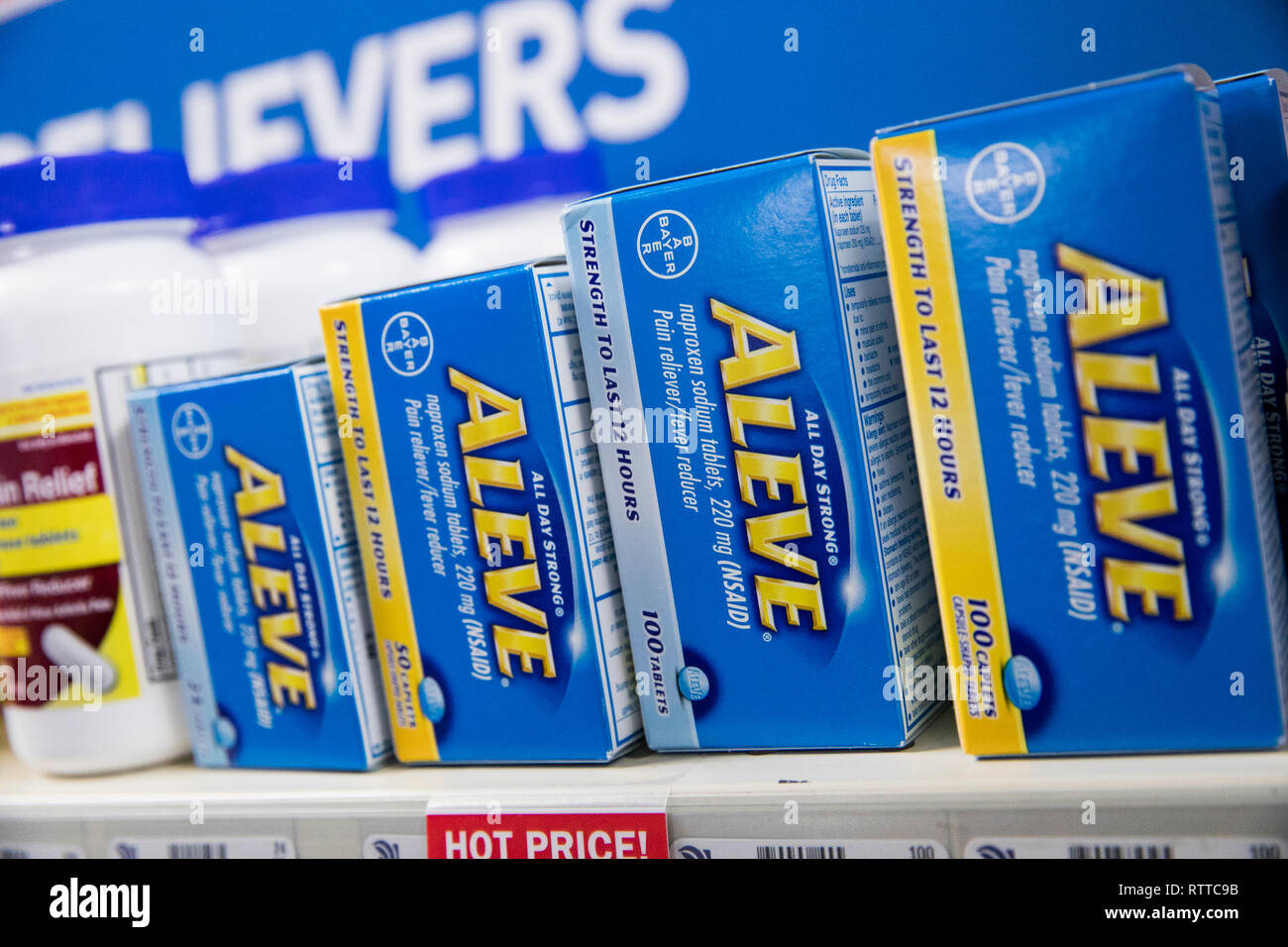 Aleve (Naproxen) over-the-counter Schmerz Medikament in der Apotheke  fotografiert Stockfotografie - Alamy