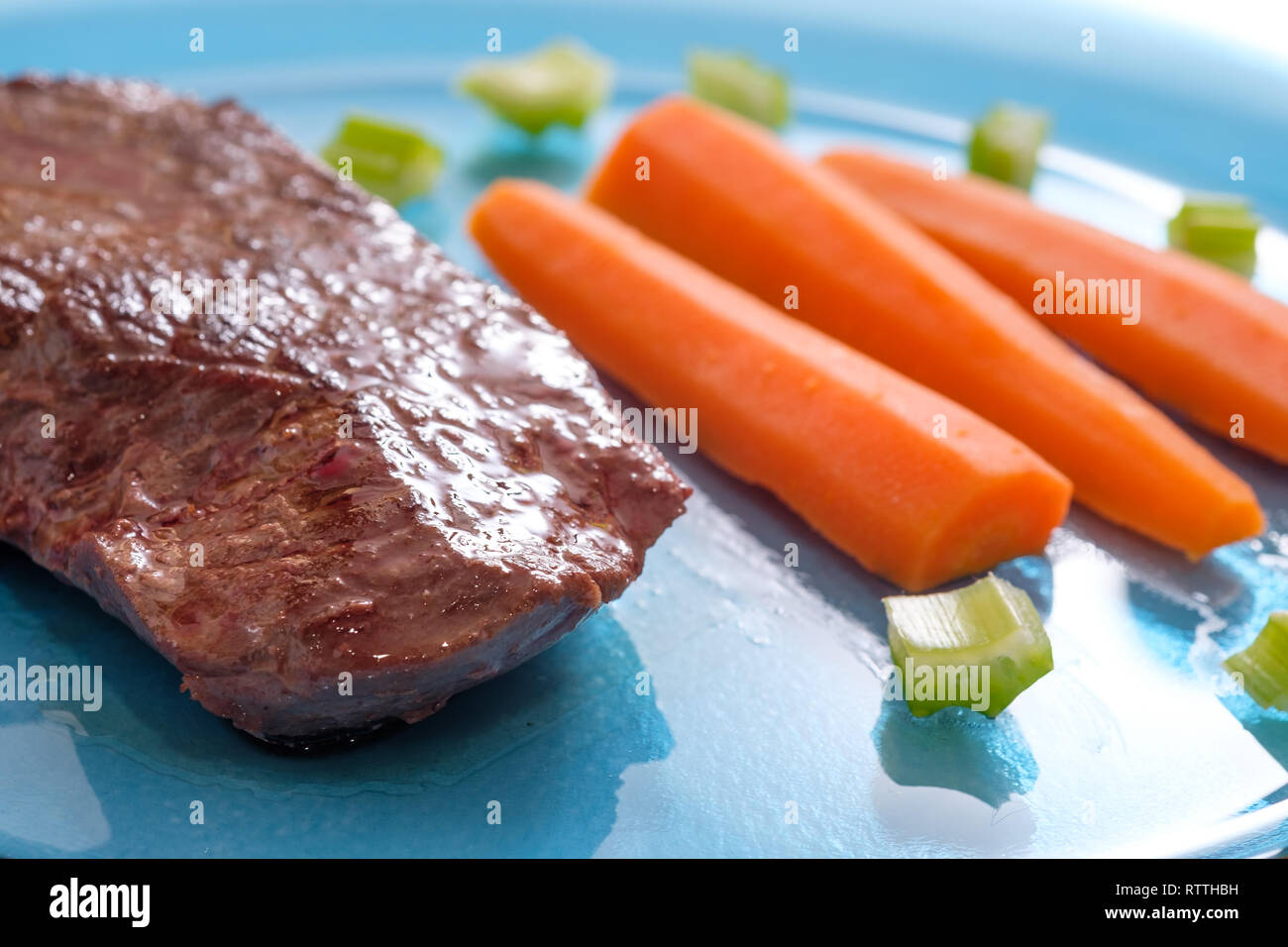 Straußenfleisch gebraten mit Gemüse wie close-up Stockfoto