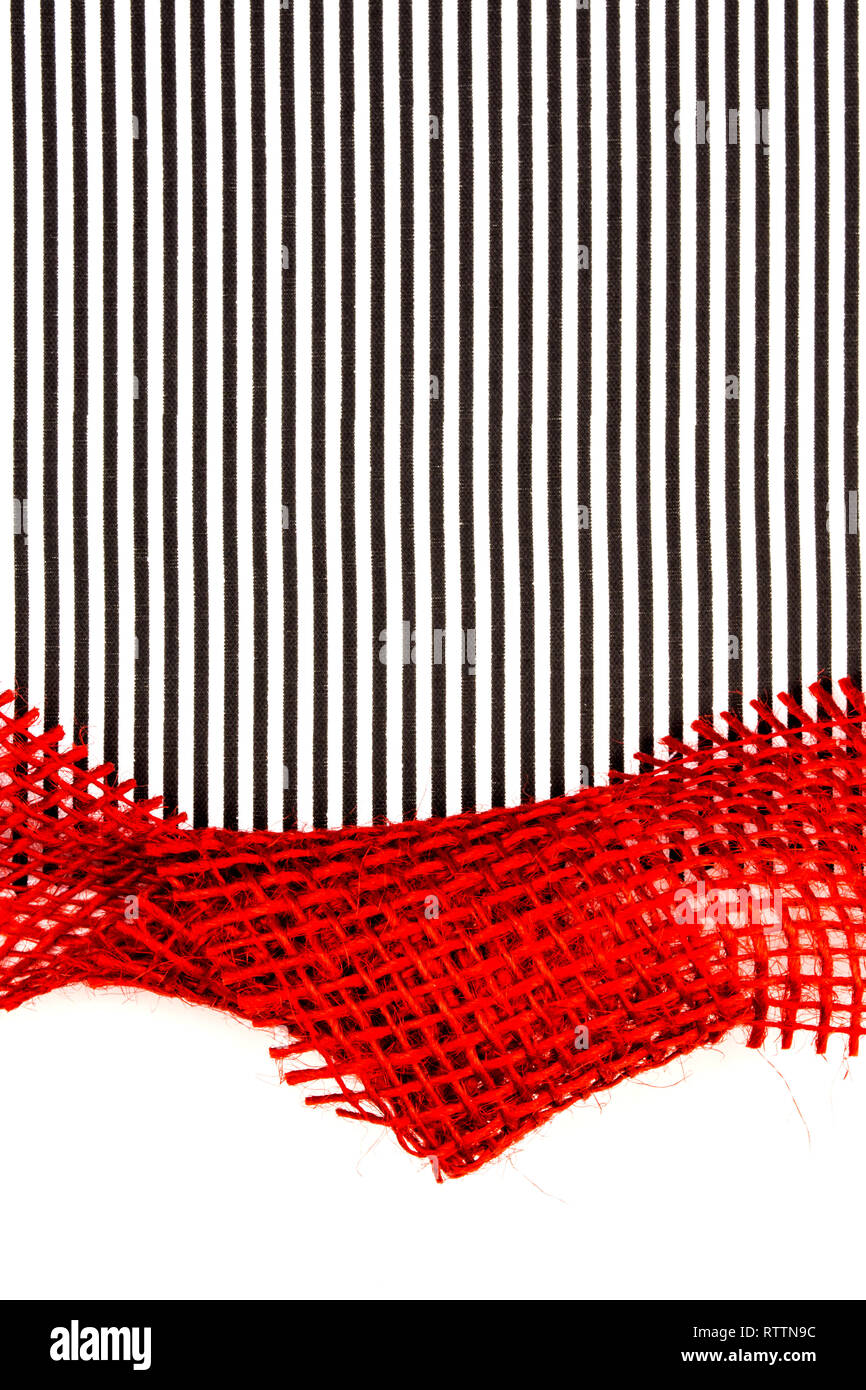 Geschenkkarte strukturierten Hintergrund mit roter Schleife und das Farbband in der Mitte und schwarze Linien mit viel Platz für den Text kopieren Stockfoto