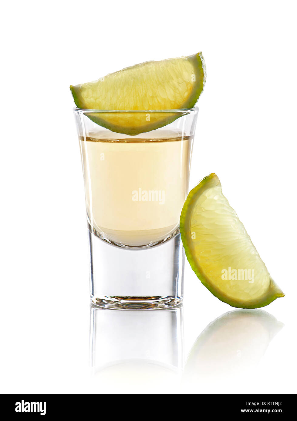 Ein tequila Shot mit Schichten aus Kalk Stockfoto
