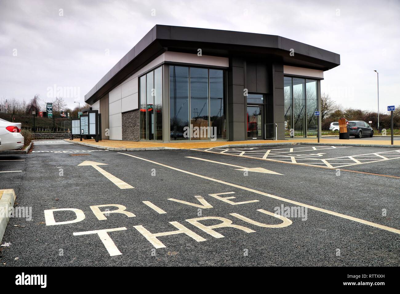 Die neuen KFC fahren Sie durch Restaurant, Leighton Buzzard bleibt aufgrund von Problemen mit dem Antrieb durch Zugang Straße an der Rückseite des Gebäudes geschlossen. Stockfoto