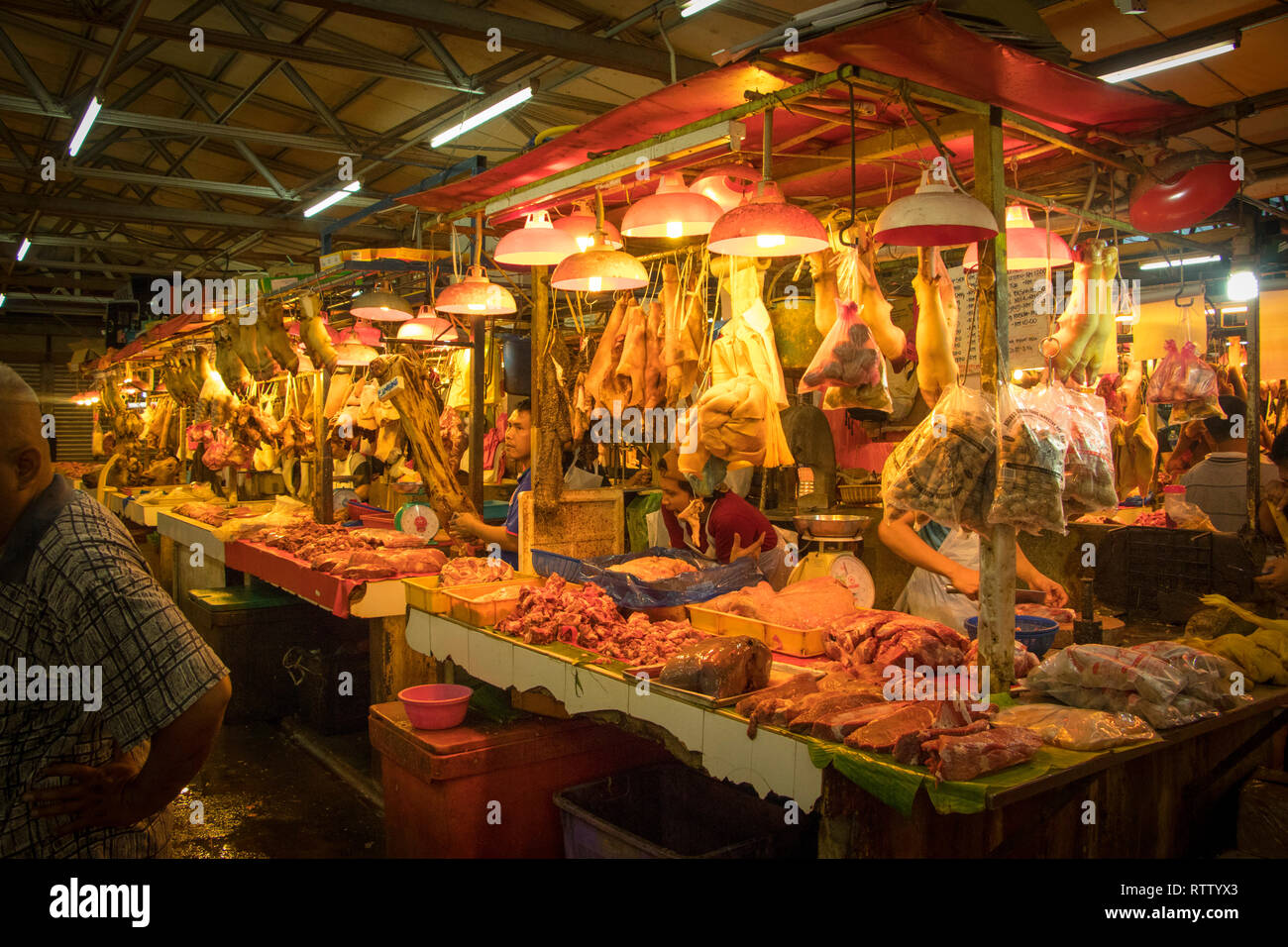 Fleisch Händler in Chow Kit Wet Market, Kuala Lumpur, Malaysia Stockfoto