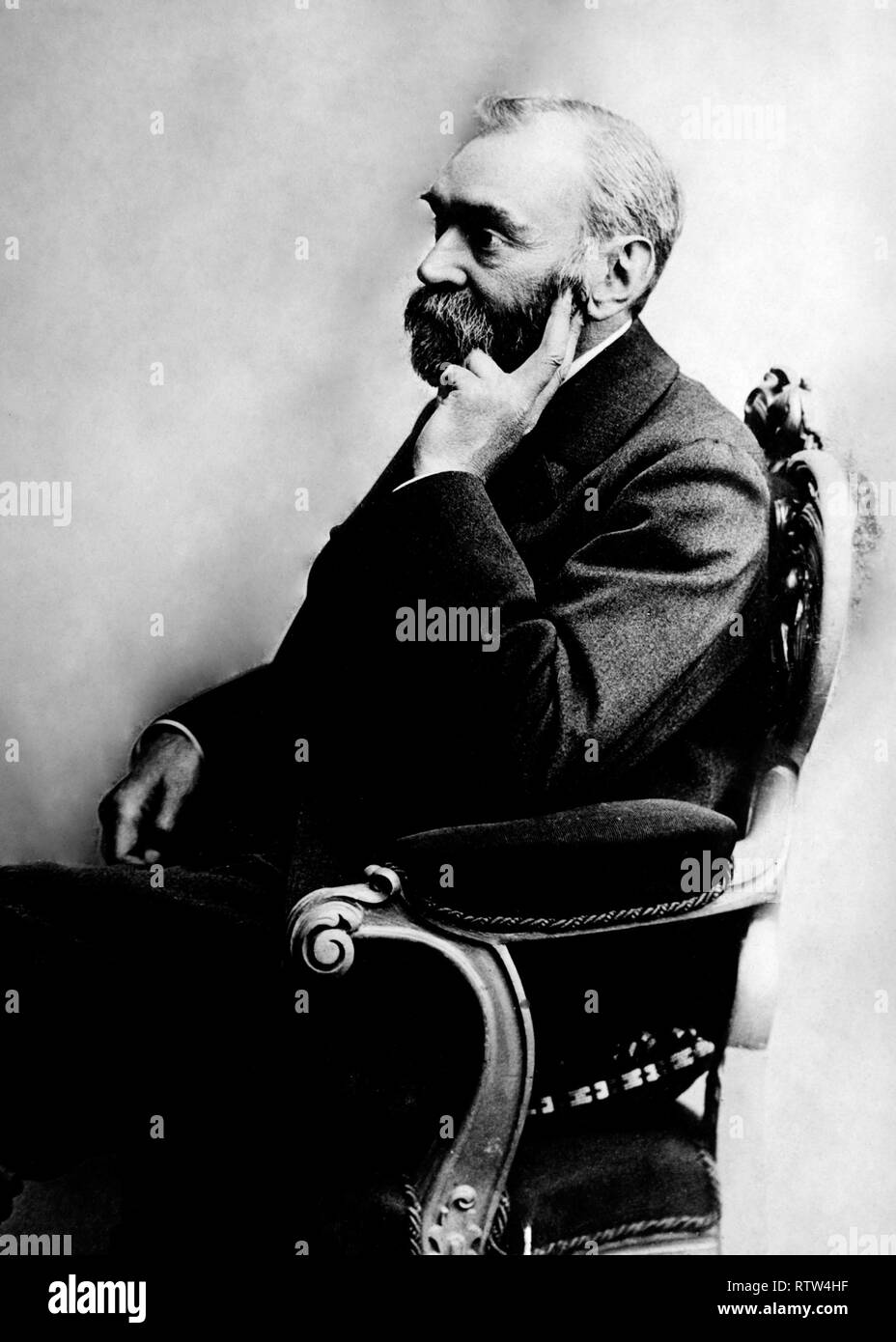 Alfred Nobel Der Schwedische Erfinder Von Dynamit Und Wohltäter Der  Nobelpreis Foto Ca. 1919 Bild Mit Digitalen Restaurierung Und Retusche  Aktualisiert Techniken Stockfotografie - Alamy