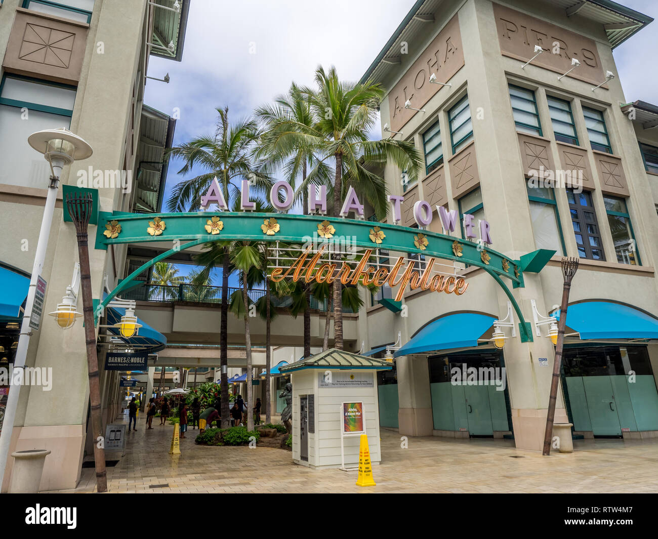 Ansicht der neuen Aloha Tower Marktplatz Am 6. August 2016 in Honolulu, Hawaii. Neu renovierte Aloha Tower Marketplace ist das Tor zum Honolulu Har Stockfoto