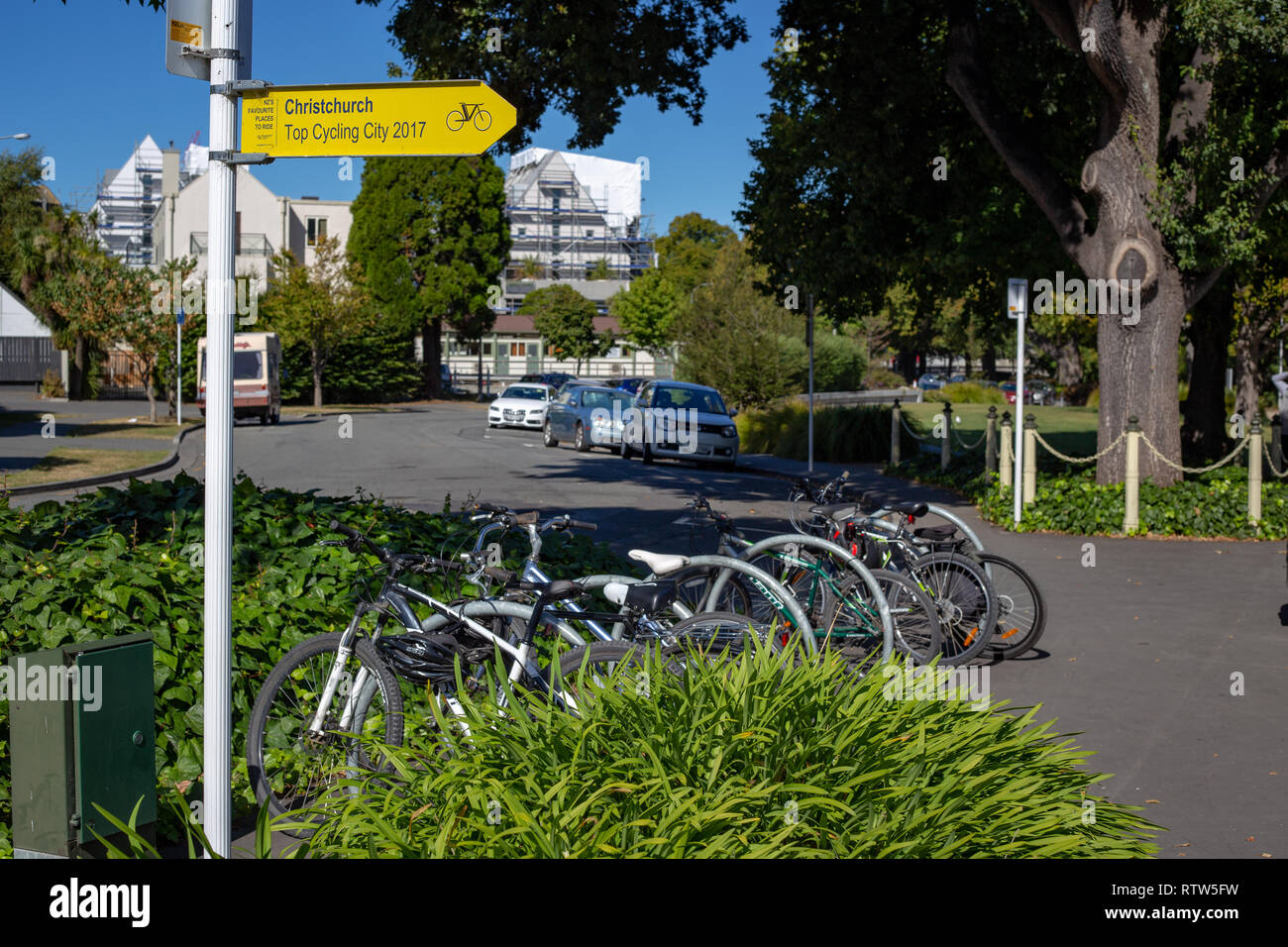 Christchurch, Canterbury, Neuseeland, 1. März 2019: Förderung der Radfahren in der Stadt mit Zeichen und Digital Signage Stockfoto