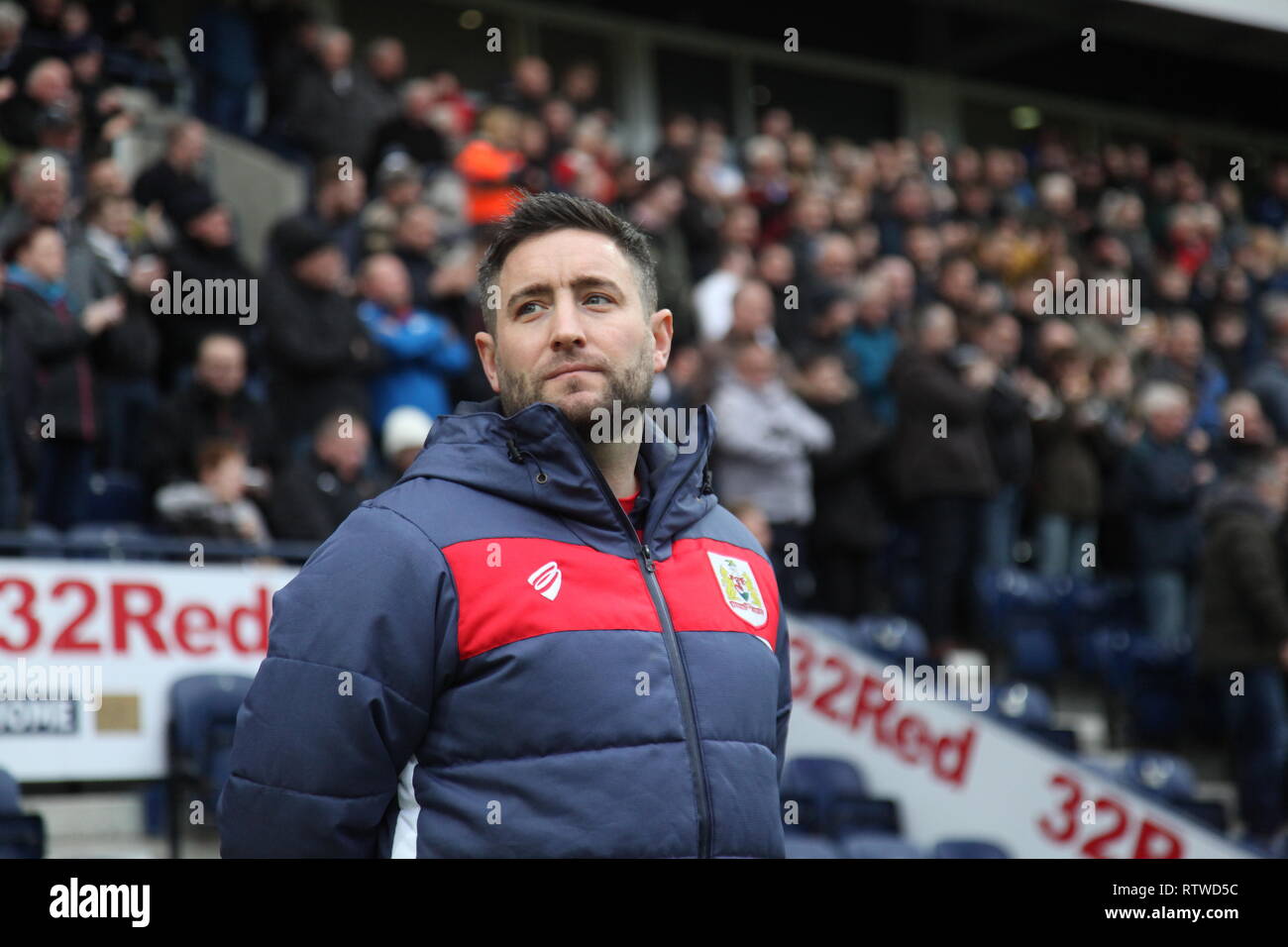 Preston, Lancashire, UK. Bristol City Manager Lee Johnson im dugout vor dem Meisterschaftspiel zwischen Preston North End und Bristol City im Deepdale, die in einem 1-1 Unentschieden. Stockfoto