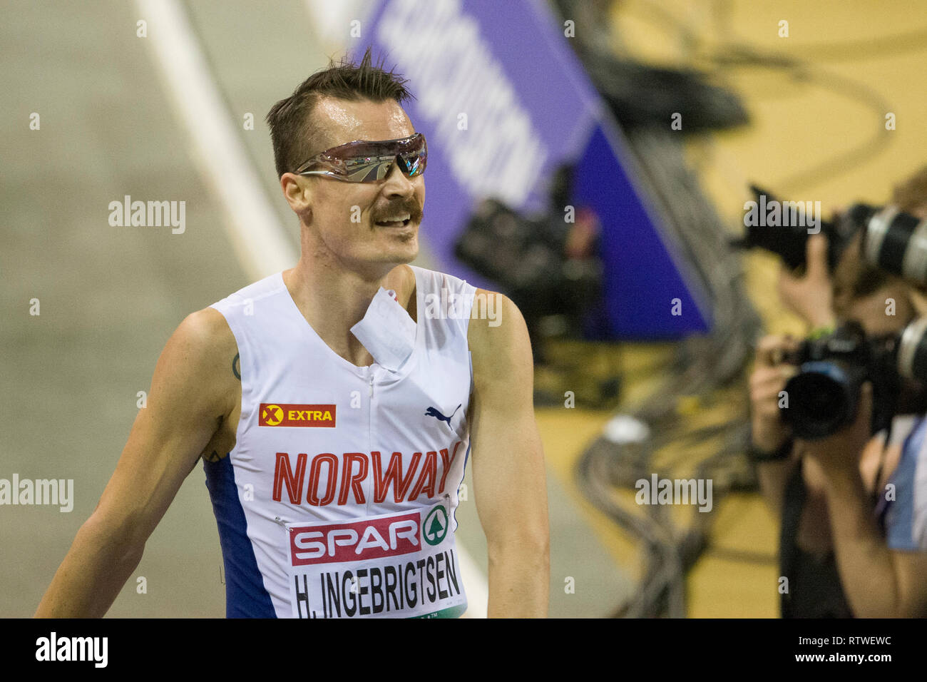 Glasgow, UK. 02 Mär, 2019. Glasgow, Schottland - 2. März: ingebrigtsen Jakob von noch während der abschließenden 3000 m der Männer an Tag 2 der Europäischen Indoor Leichtathletik WM im Emirates Stadion in Glasgow, Schottland. (Quelle: Scottish Borders, Medien/Alamy leben Nachrichten Stockfoto