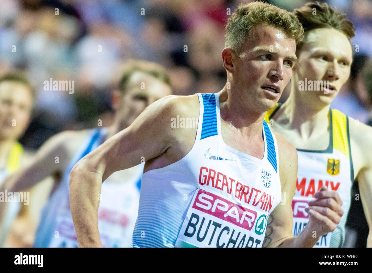 Glasgow, Schottland, Großbritannien. 2. März, 2019. BUTCHART Andrew GBR konkurrieren in der 3000 m Männer Final Event während der Tag Zwei der Europäischen Leichtathletik Indoor Championships 2019 im Emirates Stadion in Glasgow, Schottland, Vereinigtes Königreich. 2.03.2019 Credit: Cronos/Alamy leben Nachrichten Stockfoto