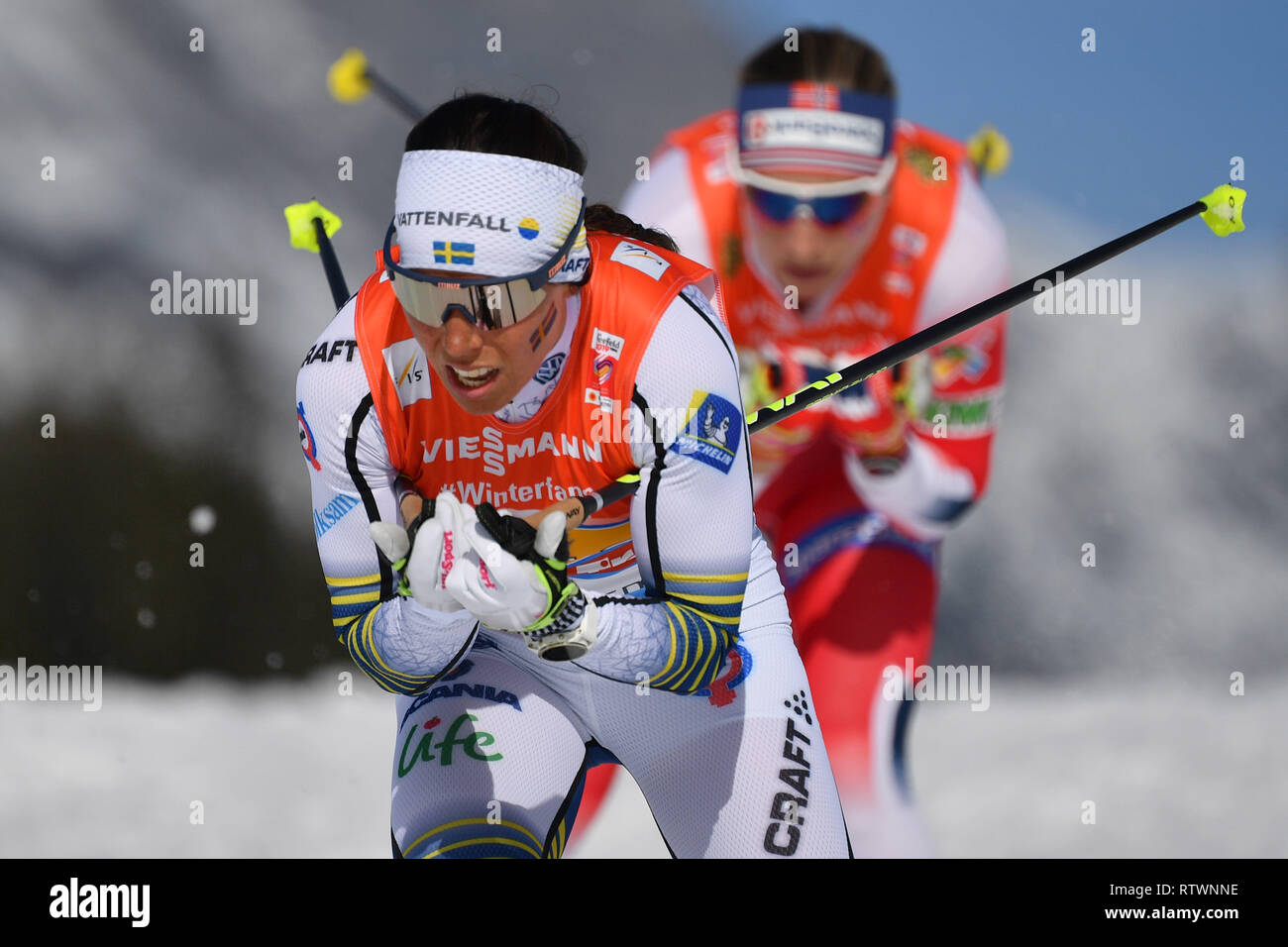 Charlotte Kalla Swe Vor Astrid Uhrenholdt Jacobsen Nor Aktion Cross Country Damen 4 X 5 Km Staffel Classic Kostenlos Langlauf Damen Relais Classic Freestyle Fis Nordische Ski Wm 2019 In Seefeld Osterreich Vom 19 02 03 03 2019 Verwendung