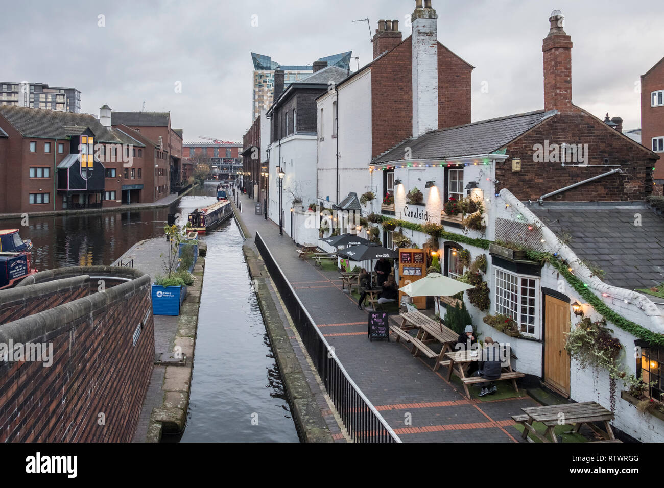 Am Kanal gelegenes Wirtshaus am Treidelpfad von Gas Street Beckens in Worcester und Birmingham Canal, Birmingham, England, GB, UK. Stockfoto
