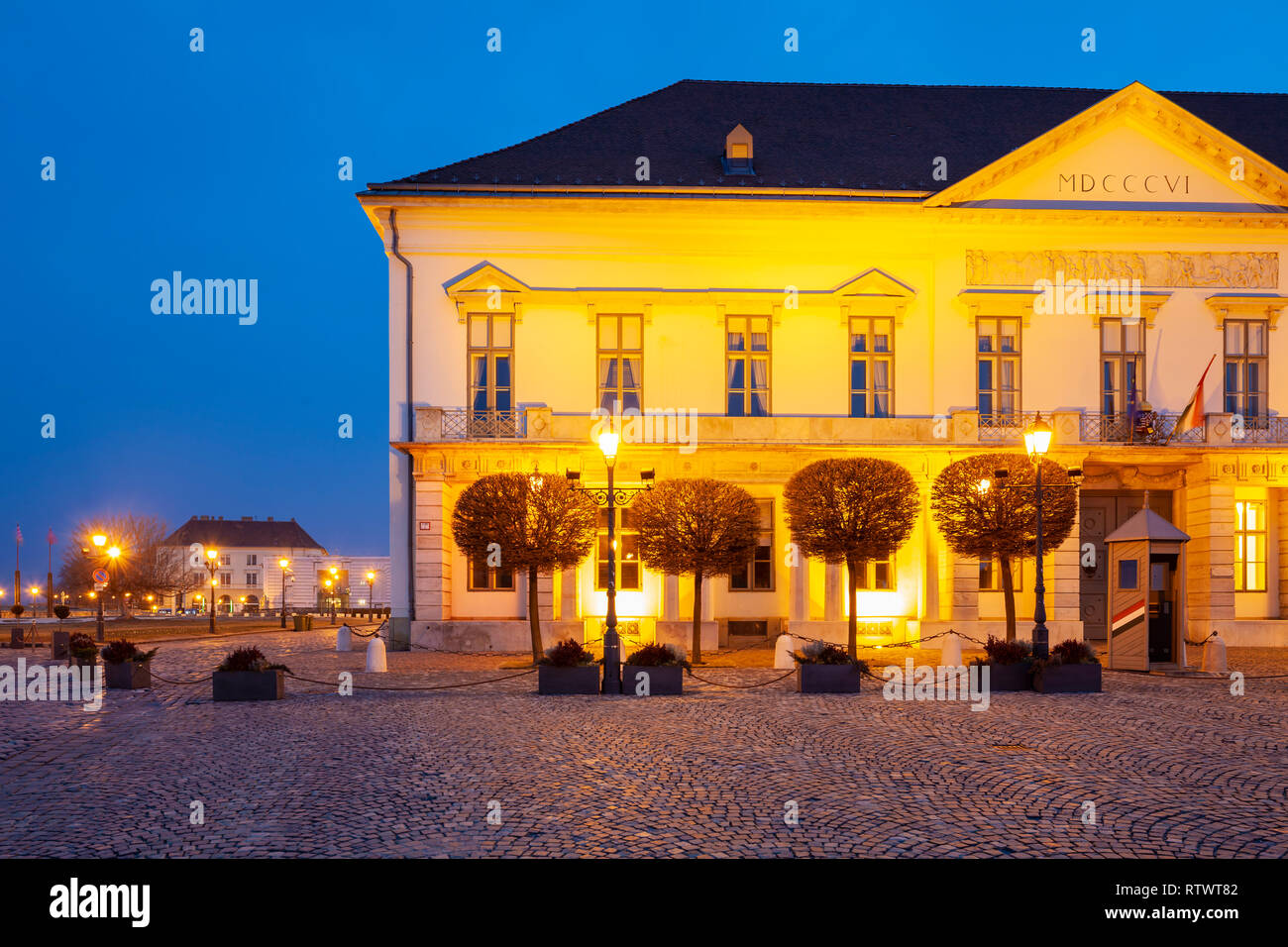 Dawn an Sandor Palast im Burgviertel von Budapest, Ungarn. Stockfoto