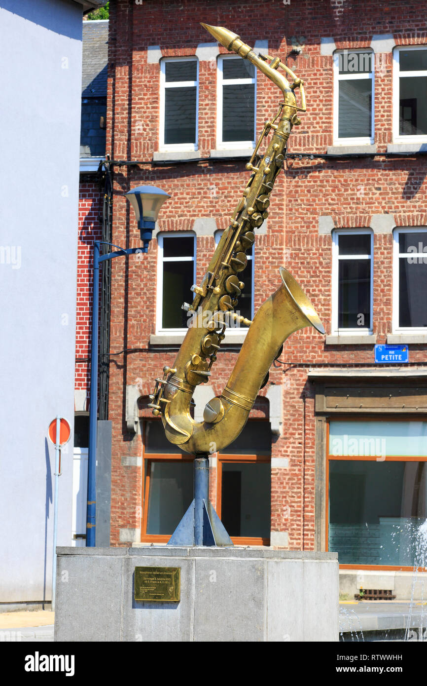 Nahaufnahme eines riesigen Saxophon in der Stadt Dinant, Belgien, wo dieses Musikinstrument von Adolphe Saxe in den 1840er Jahren erfunden wurde Stockfoto