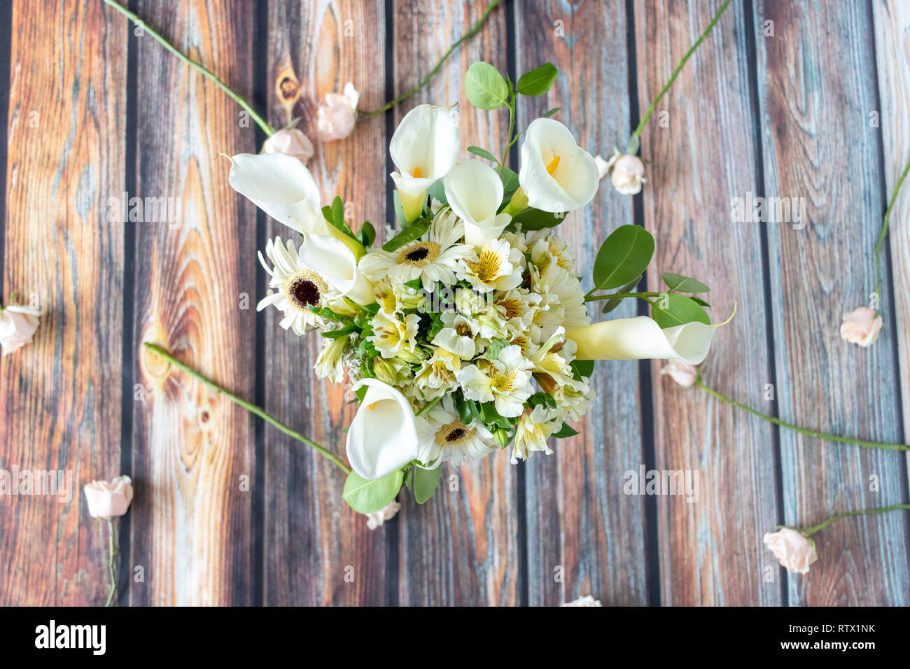 Blumenschmuck von callas Lilly und Gerbera Stockfoto