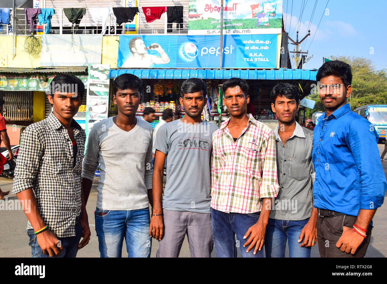 Indische Männer, Mamallapuram, Mahabalipuram, Golf von Bengalen, Tamil Nadu, Indien Stockfoto