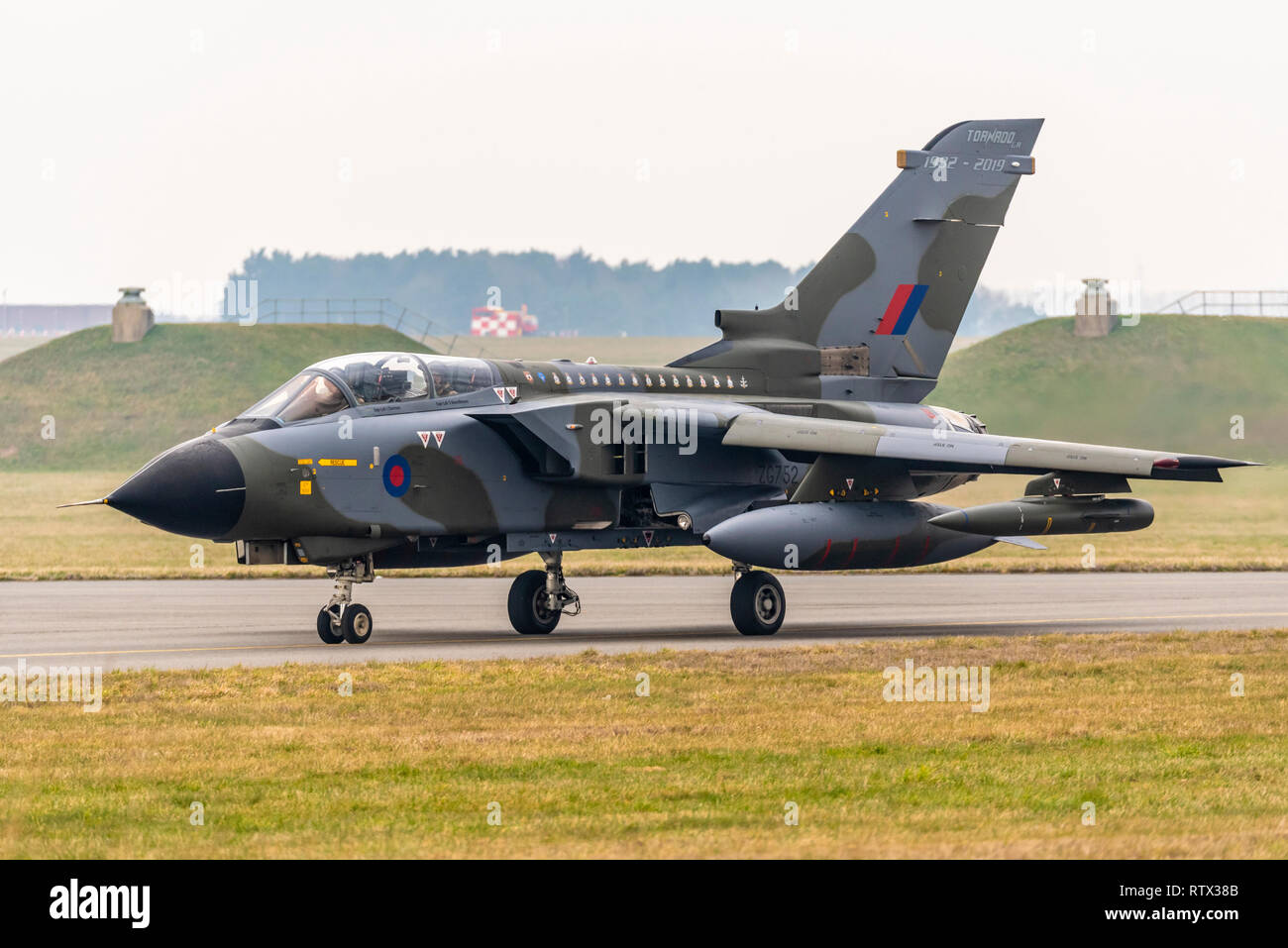 Royal Air Force Panavia Tornado GR4 Fighter Bomber Jet plane in einer speziellen Lackierung der bevorstehenden Pensionierung des Flugzeugs zu gedenken. Stockfoto