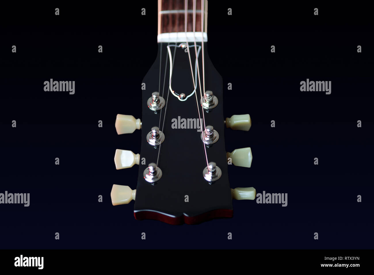 Spindelstock und Machine Head Tuner eine neue Gibson Les Paul traditionelle E-Gitarre Stockfoto