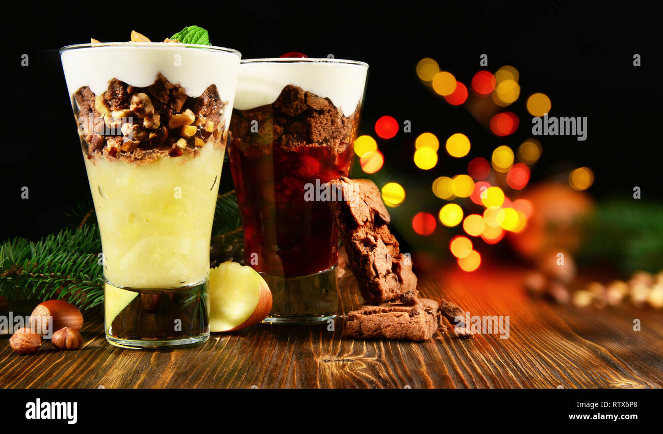 Weihnachten Dessert auf einem Holzbrett Stockfoto