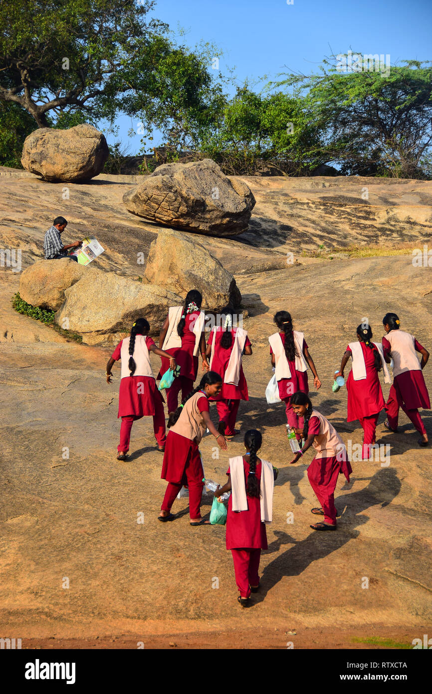 Indian girls in school uniform -Fotos und -Bildmaterial in hoher ...