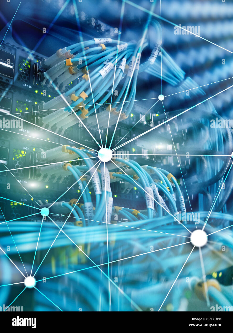 Weltkarte mit Kommunikation Netzwerk auf dem Server zimmer Hintergrund. Stockfoto