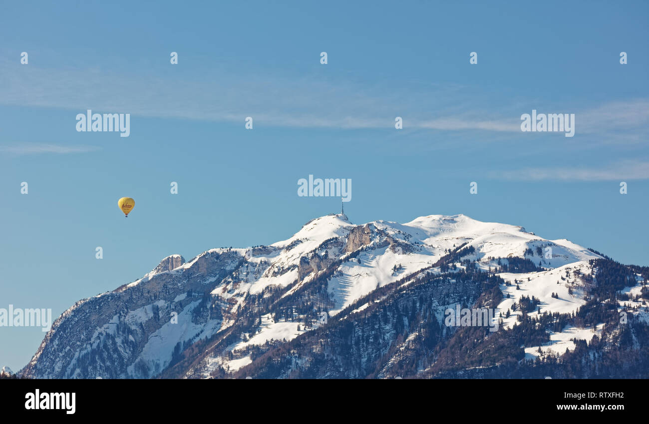 Altach Vorarlberg Osterreich November 10 2019 Heissluftballon Uber Appenzell Alpen Vom Rhein Valley In Der Nahe Von Bregenz Schweiz Fliegen Stockfotografie Alamy