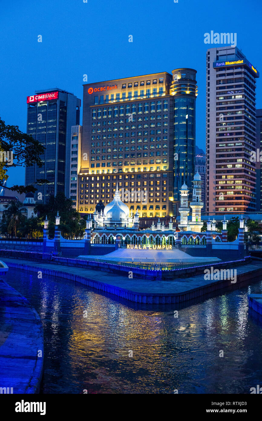 Masjid Jamek (Jamek Moschee) in der Nacht, Kuala Lumpur, Malaysia. Stockfoto