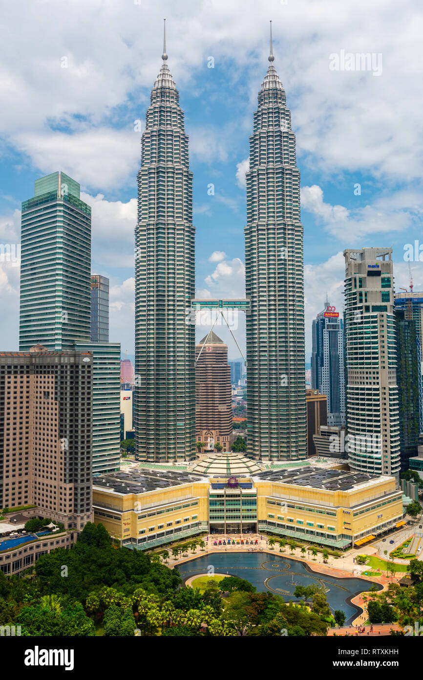 Petronas Towers von Traders Hotel, Kuala Lumpur, Malaysia. Stockfoto