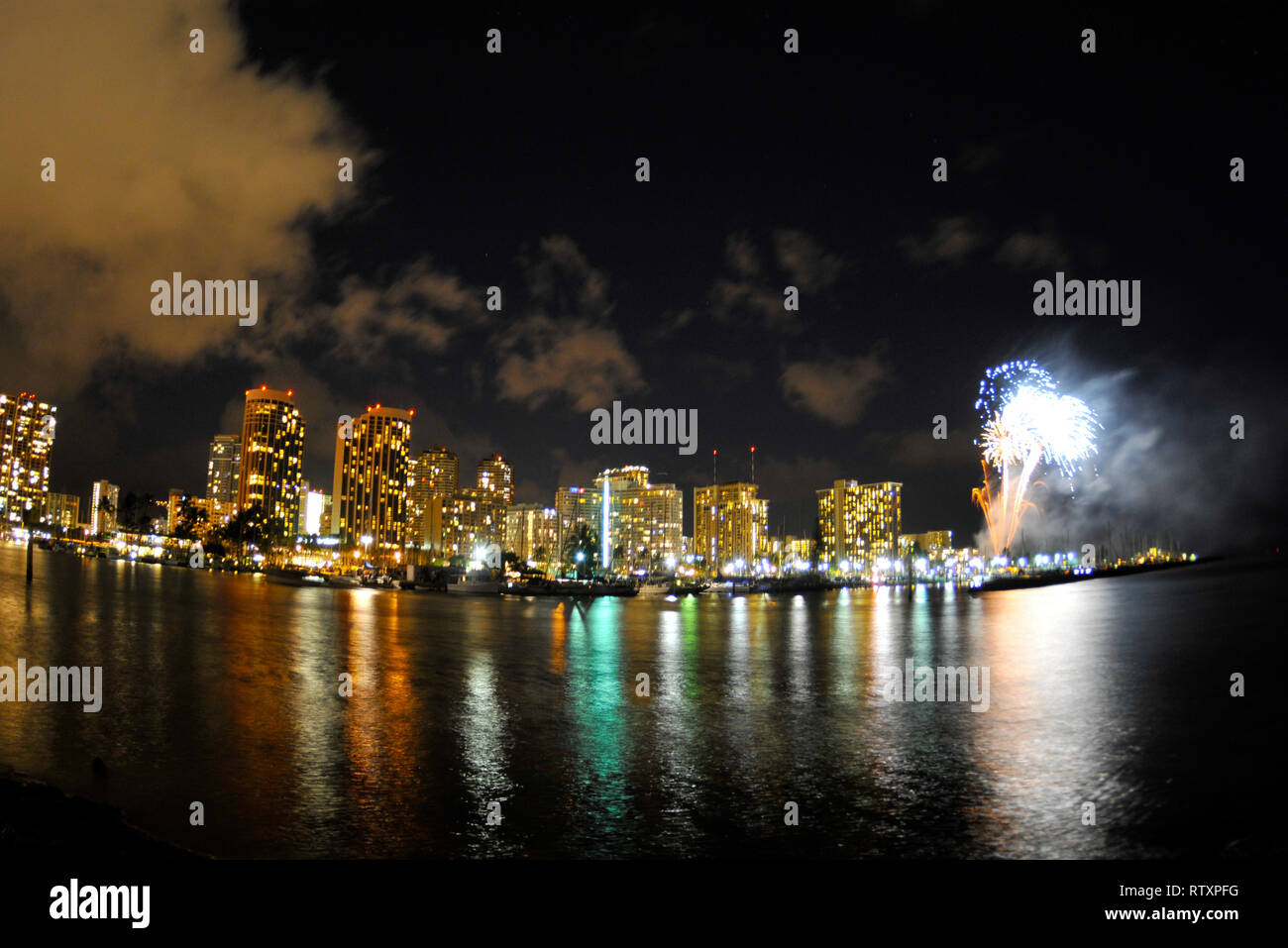 Aloha Freitag Feuerwerk in Waikiki, Honolulu, Oahu, Hawaii, USA Stockfoto
