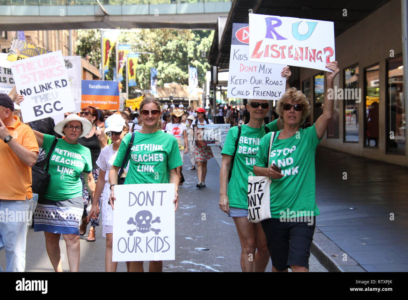 Sydney, Australien. 3. März 2019. Die demonstranten am Hyde Park versammelt, um die Lautsprecher vor Marschieren durch Sydney Aktion auf einer Vielzahl zu verlangen zu hören Stockfoto