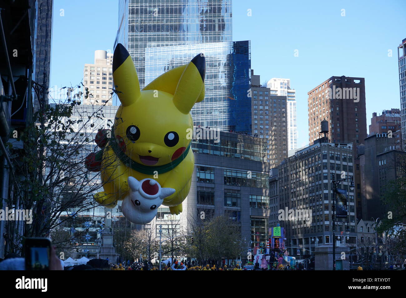 New York, USA - November 2018: jährliche Macys Thanksgiving Day Parade in New York City on November pokemon pikachu Baloon Stockfoto