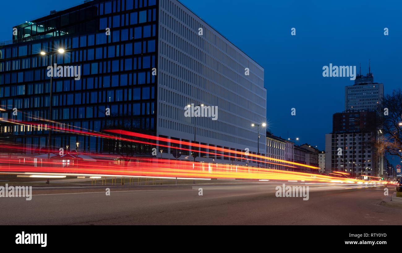 Lichtspuren erstellt von Verkehr, Mailand, Italien, Nacht städtische Szene Stockfoto
