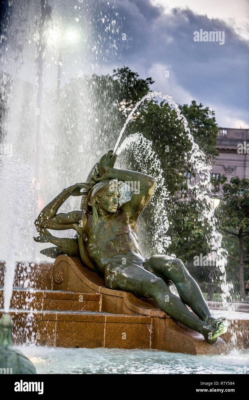 Die Swann Memorial Fountain bei Logan Circle Center City Philadelphia, Pennsylvania auf der Benjamin Franklin Parkway, Stockfoto