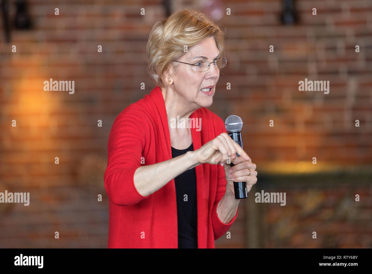 Dubuque, Iowa, USA. 1. März, 2019. Massachusetts Senator Elizabeth Warren hielt eine Organisation der Kundgebung auf dem Stein Cliff Weingut in Dubuque, Iowa, USA o Stockfoto