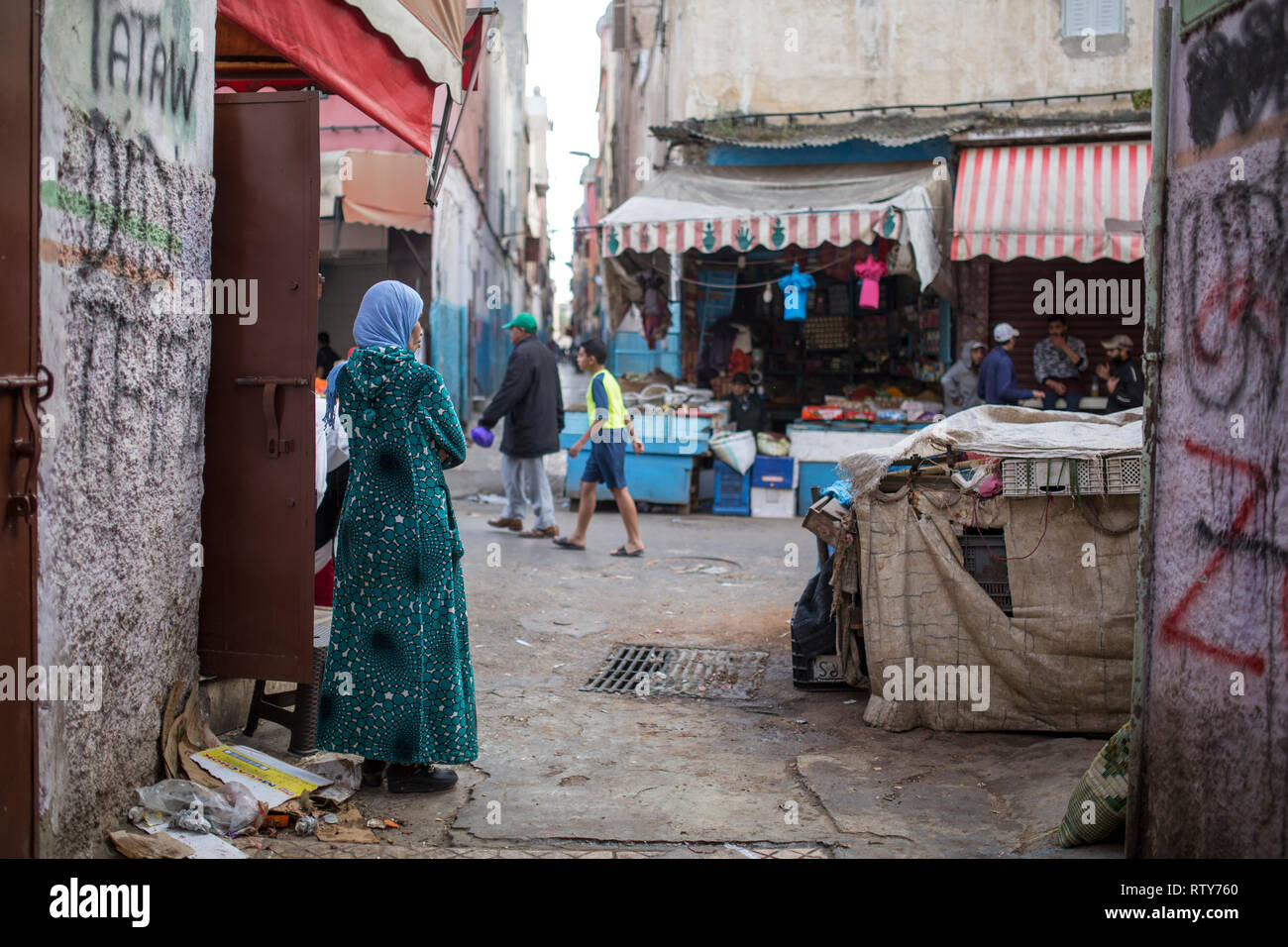 CASABLANCA, Marokko - März 2, 2019: die Menschen auf den Straßen der alten Medina in Casablanca, Marokko. Stockfoto