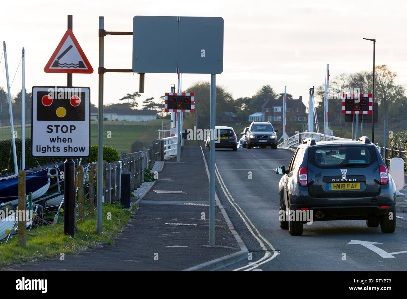 Swing Bridge, Main Road, Hafen, Verkehr, Eingang, Fluss, Yar, Yarmouth, Isle of Wight, England, Vereinigtes Königreich, Stockfoto