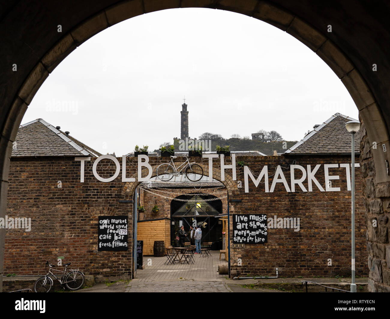 Ansicht der Mautstelle Markt in Canongate, Edinburgh, Schottland Großbritannien Stockfoto